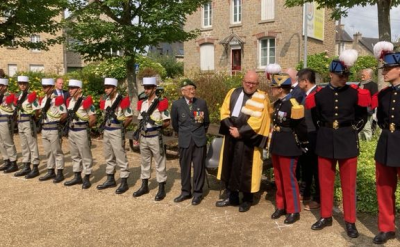 Cérémonie au Pagodon Dinan