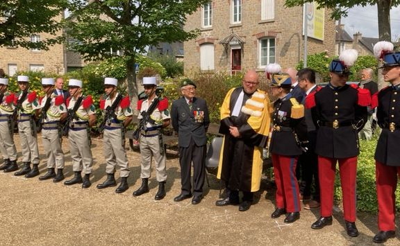Cérémonie au Pagodon Dinan